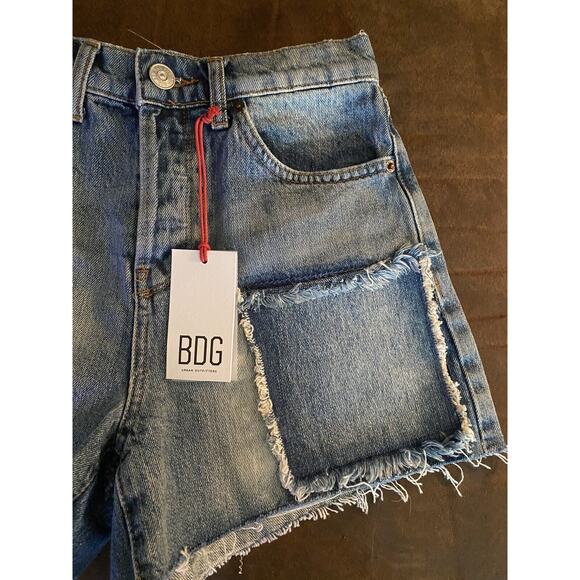 NWT Urban Outfitters BDG Pax Sz 26 distressed denim shorts - Picture 3 of 8